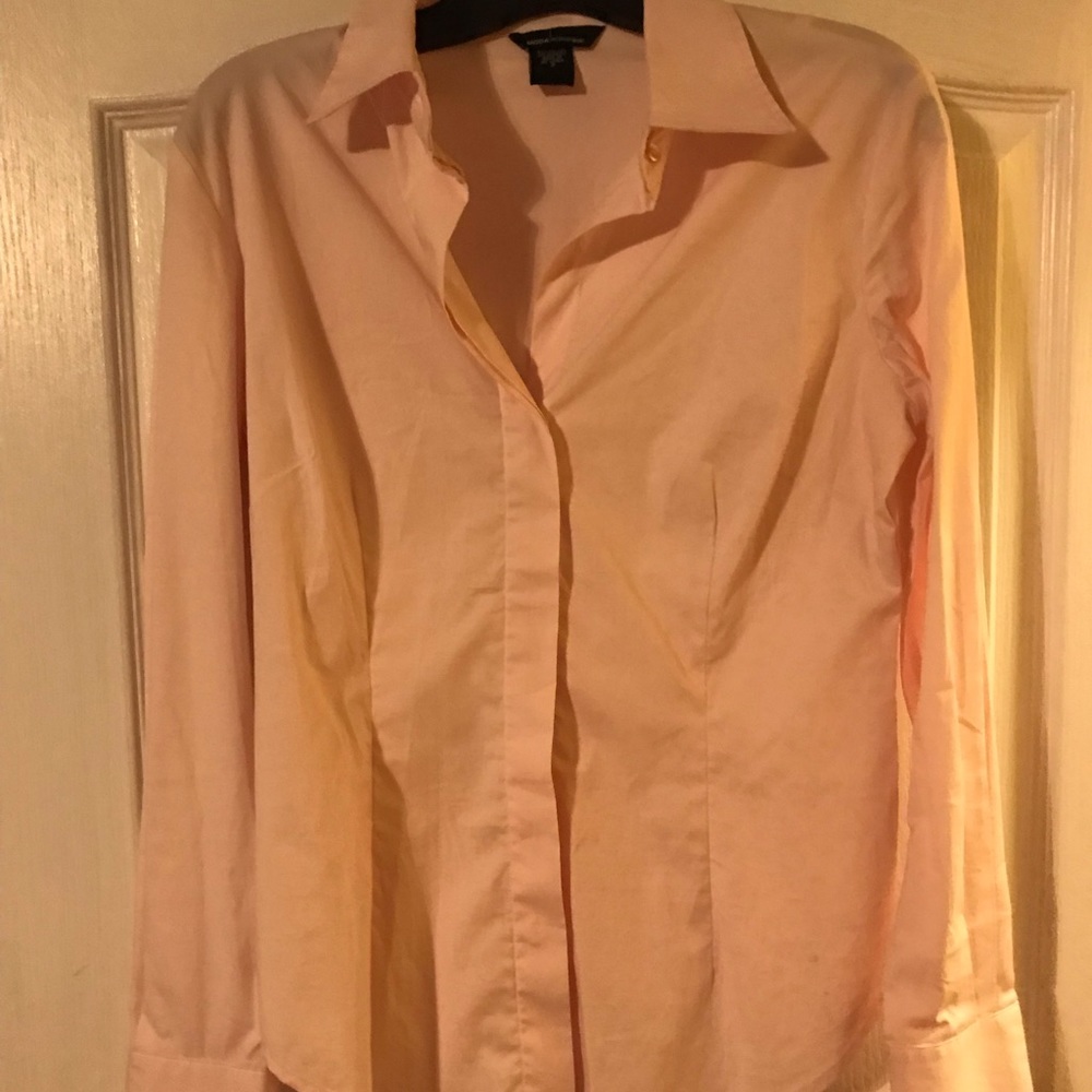 Pink long sleeves button up from Moda in size S.